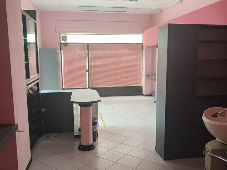 negozio in vendita a Rho