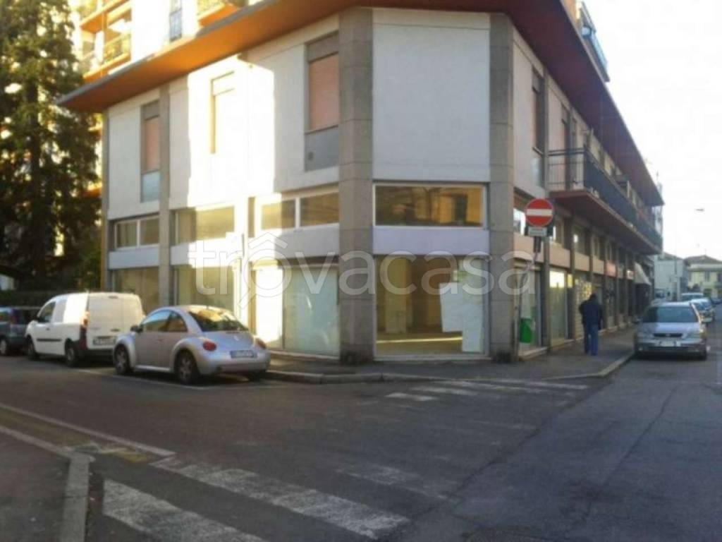 negozio in vendita a Rho