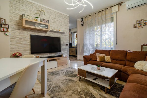 appartamento in vendita a Rho in zona Passirana