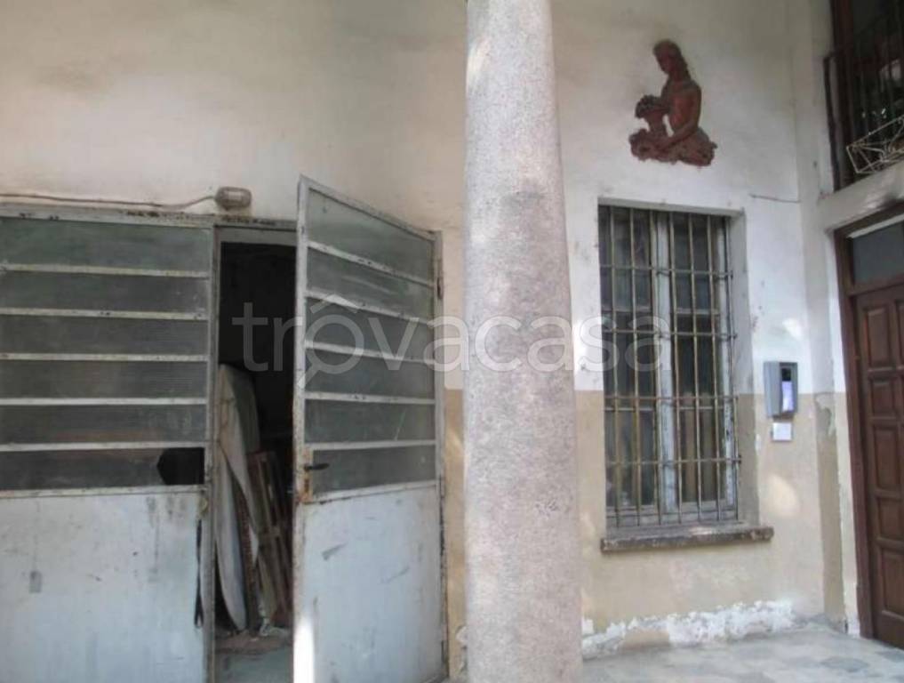 negozio in vendita a Rho