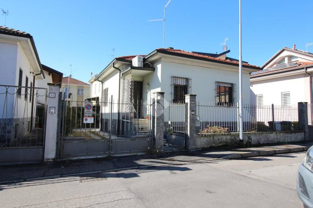 casa indipendente in vendita a Rho