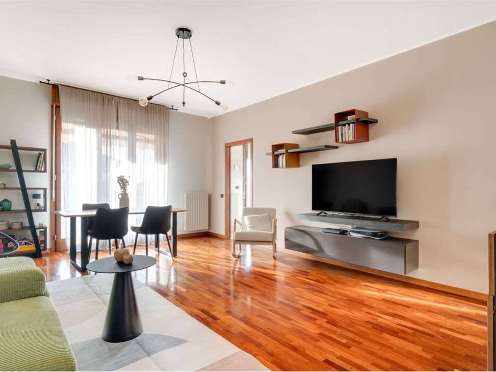 appartamento in vendita a Rho in zona Ghisolfa