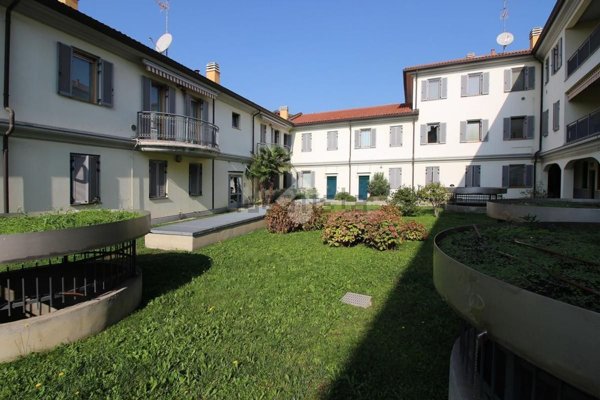 appartamento in vendita a Rho in zona Mazzo