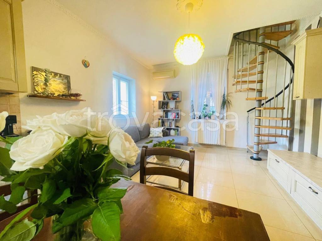 appartamento in vendita a Rho in zona Terrazzano