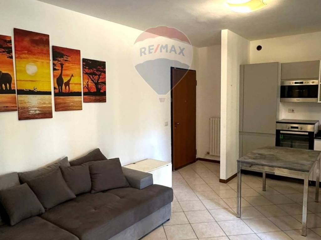 appartamento in vendita a Rho in zona Lucernate