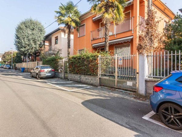 casa indipendente in vendita a Rho