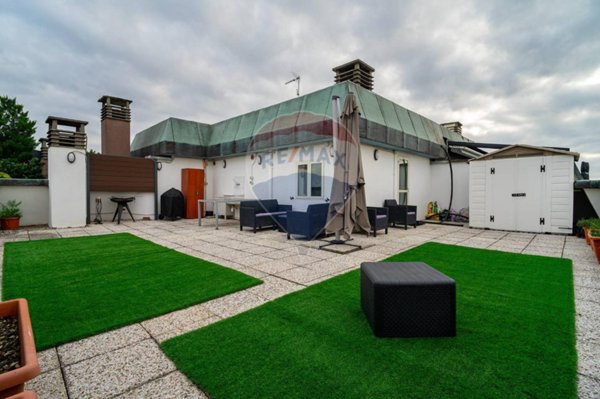 appartamento in vendita a Rho in zona Mazzo