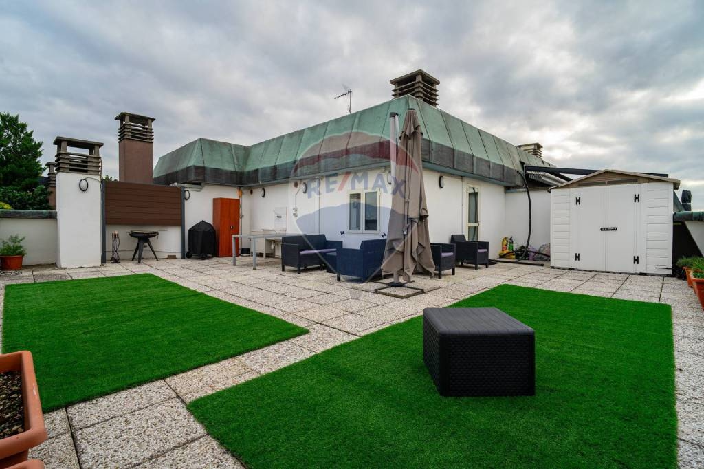 appartamento in vendita a Rho in zona Mazzo