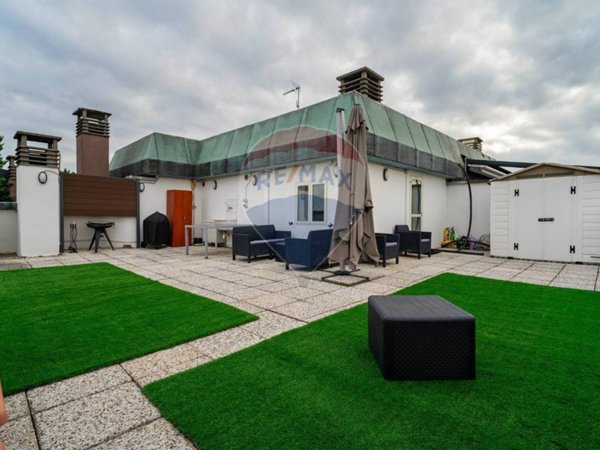 appartamento in vendita a Rho in zona Mazzo