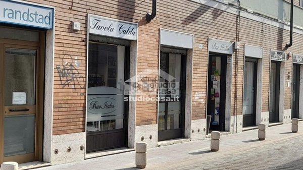 negozio in vendita a Rho