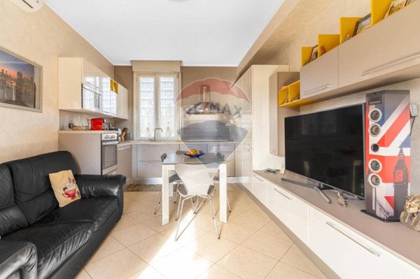 appartamento in vendita a Rho in zona Lucernate