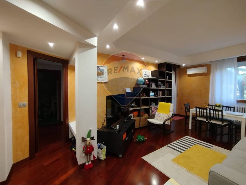 appartamento in vendita a Rho in zona Passirana