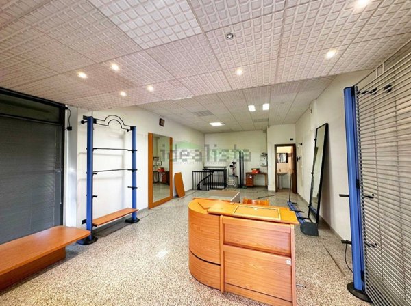 locale commerciale in vendita a Rho in zona Passirana