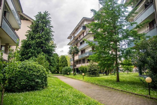 appartamento in vendita a Rho in zona Castellazzo