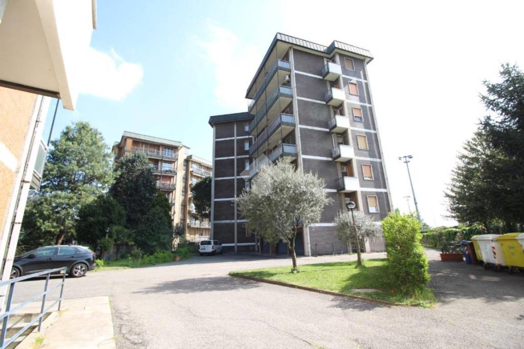 appartamento in vendita a Rho in zona Mazzo