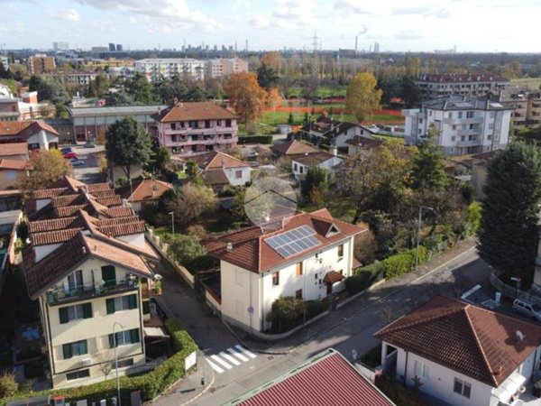 appartamento in vendita a Rho in zona Lucernate