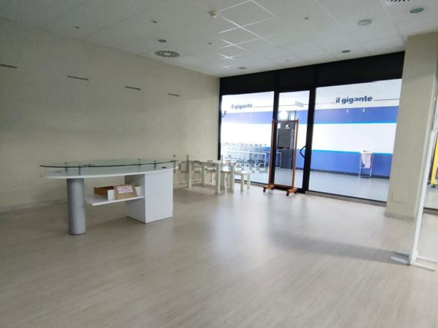 locale commerciale in vendita a Rho