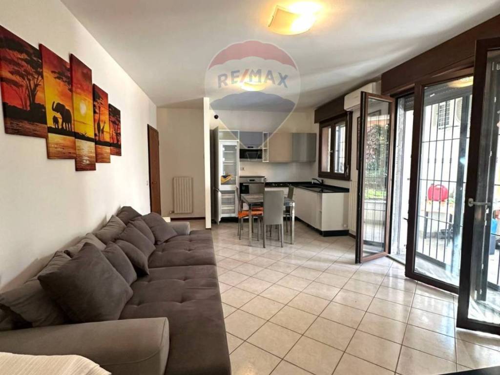 appartamento in vendita a Rho in zona Lucernate