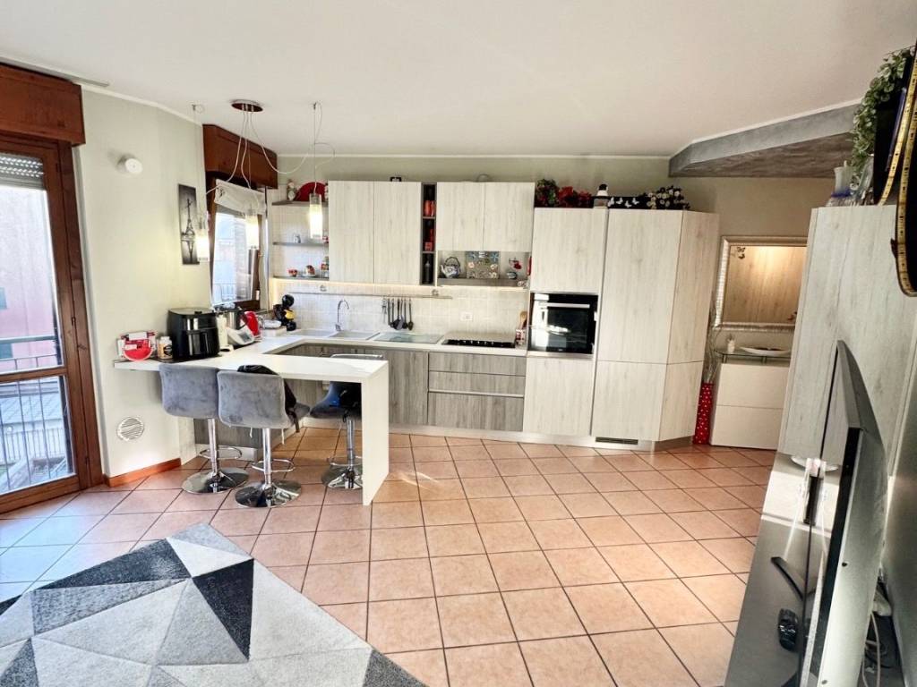 appartamento in vendita a Rho in zona Lucernate