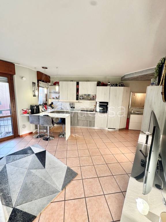 appartamento in vendita a Rho in zona Lucernate