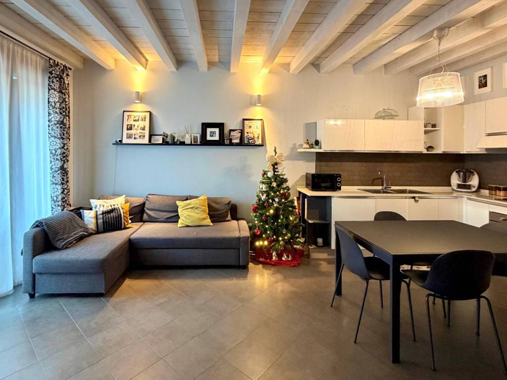 casa indipendente in vendita a Rho