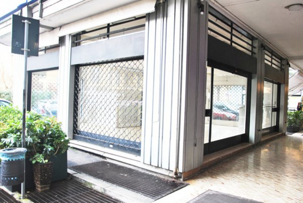 negozio in vendita a Rho