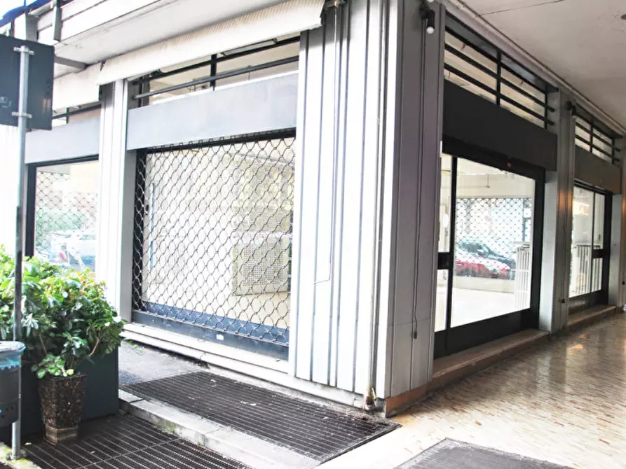 negozio in vendita a Rho