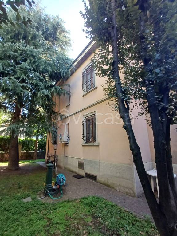 casa indipendente in vendita a Rho