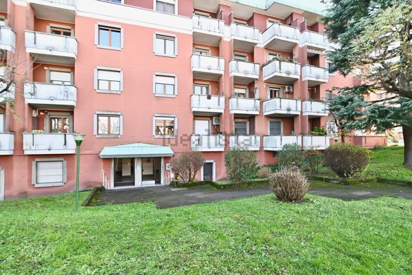 appartamento in vendita a Rho in zona Mazzo