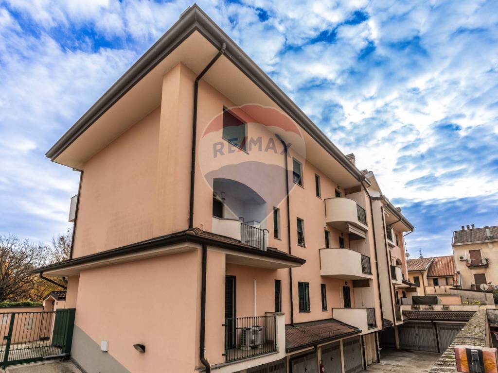 appartamento in vendita a Rho in zona Passirana