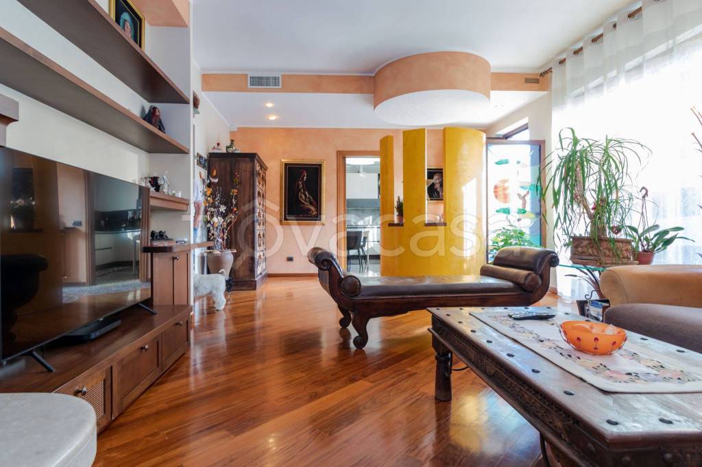 casa indipendente in vendita a Rho