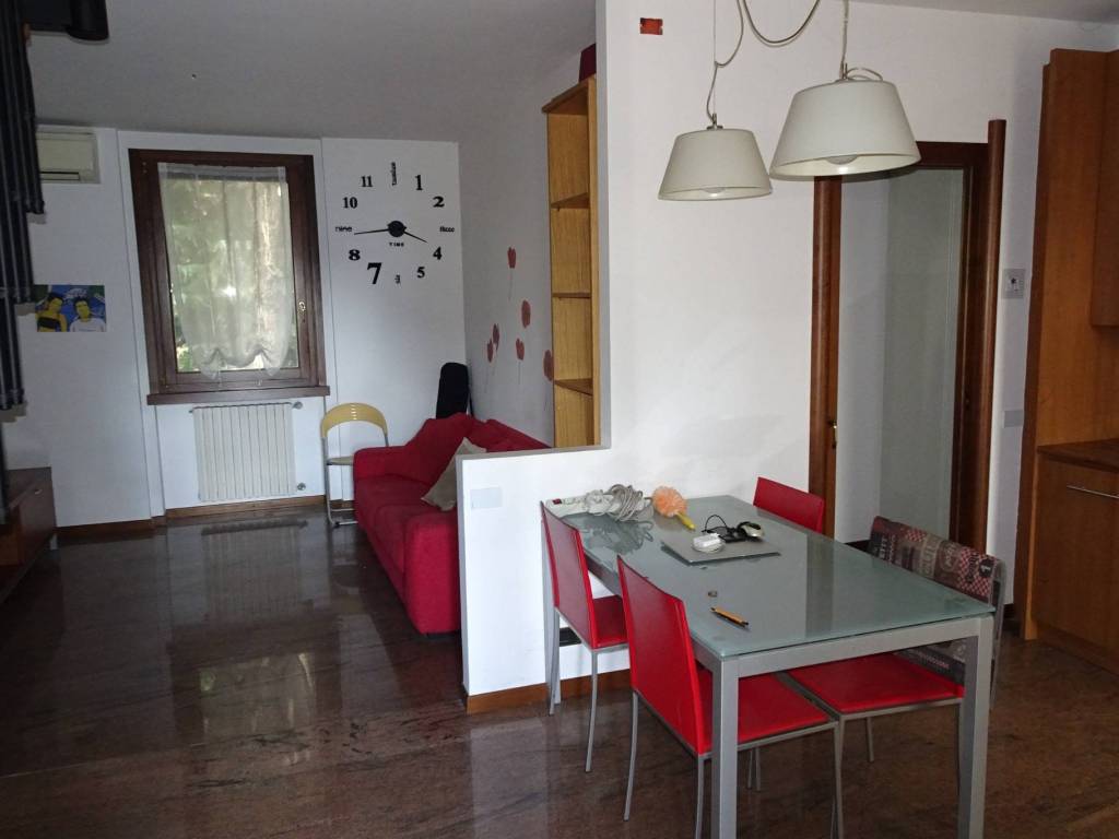 appartamento in vendita a Rho in zona Mazzo