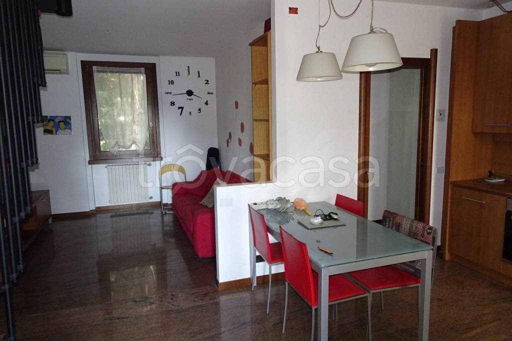 appartamento in vendita a Rho in zona Mazzo