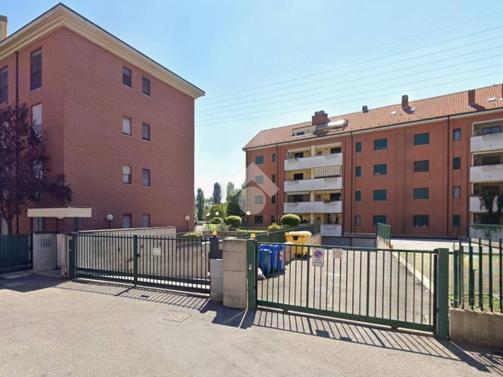 appartamento in vendita a Rho in zona Lucernate