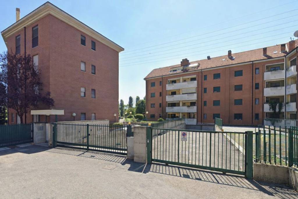 appartamento in vendita a Rho in zona Lucernate