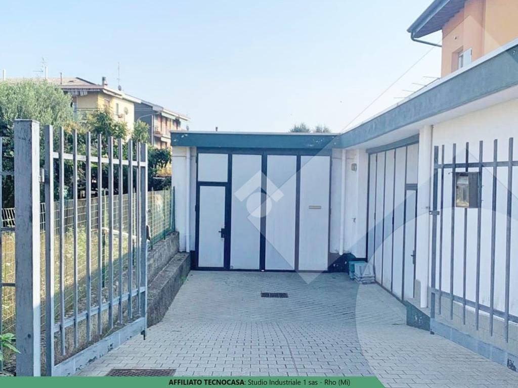 locale commerciale in vendita a Rho