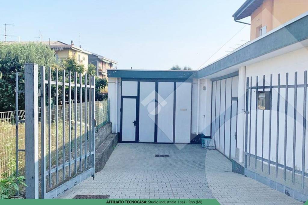 locale commerciale in vendita a Rho