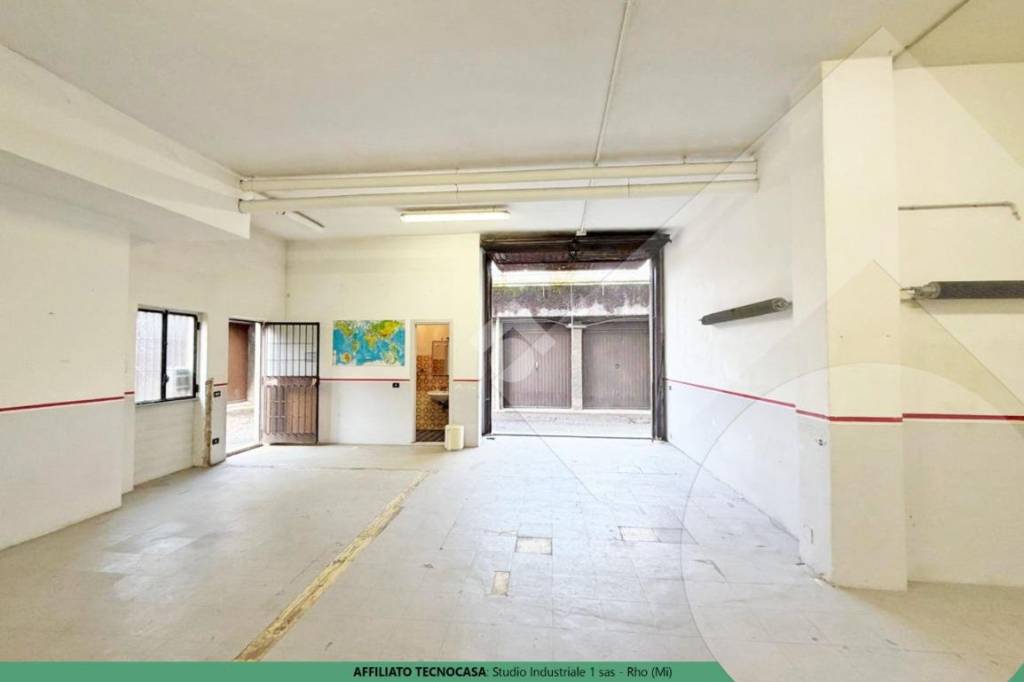 locale commerciale in vendita a Rho in zona Mazzo