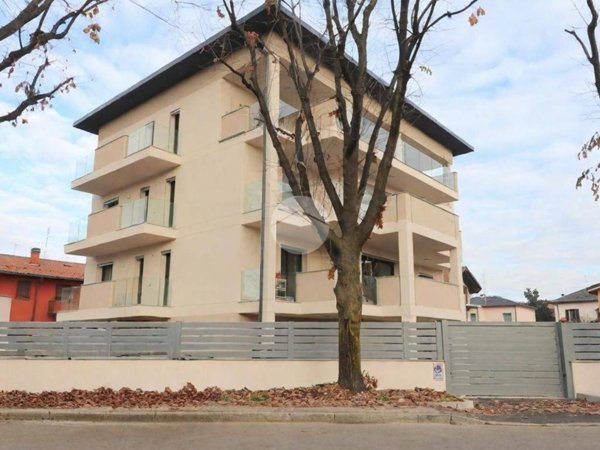 appartamento in vendita a Rho in zona Ghisolfa