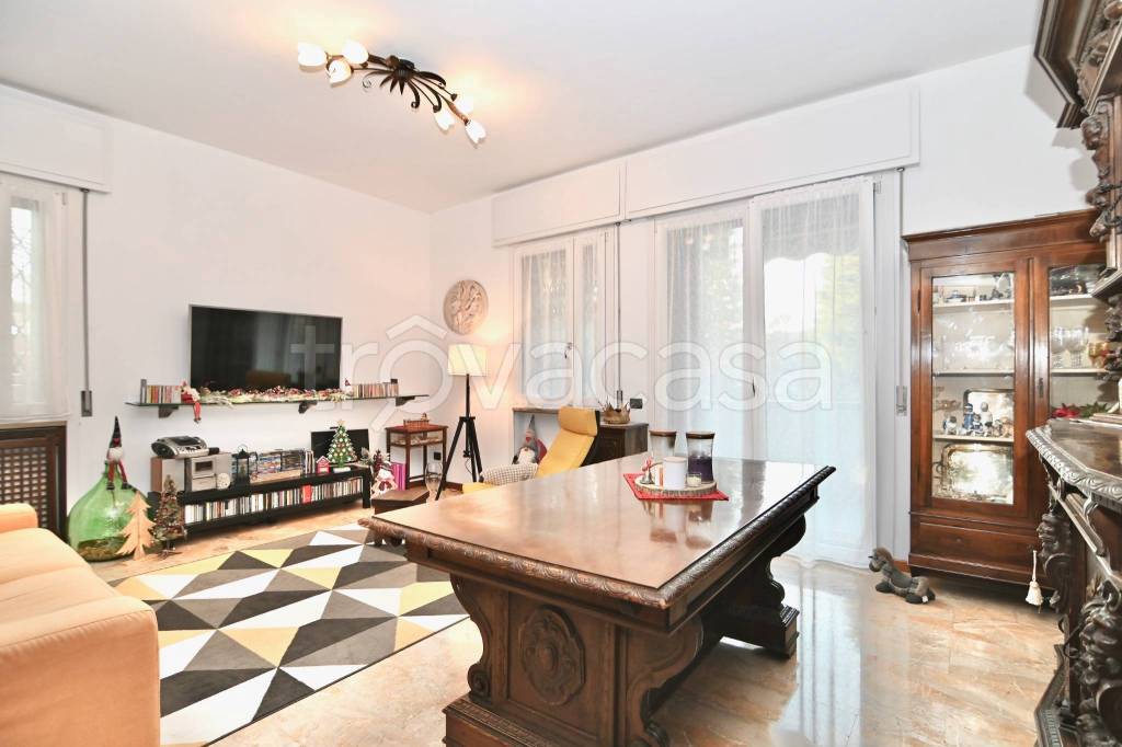 appartamento in vendita a Rho in zona Castellazzo