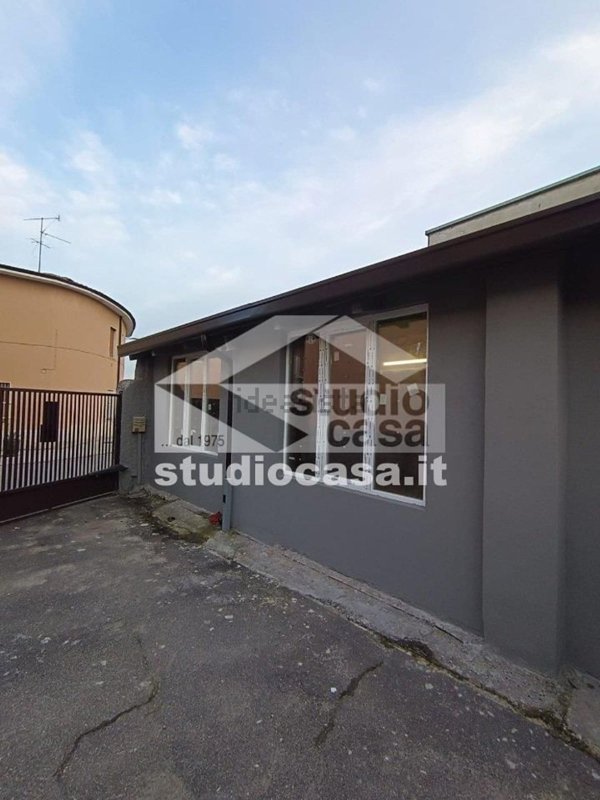 ufficio in vendita a Rho in zona Biringhello