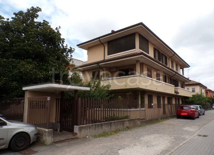 appartamento in vendita a Rho in zona Terrazzano