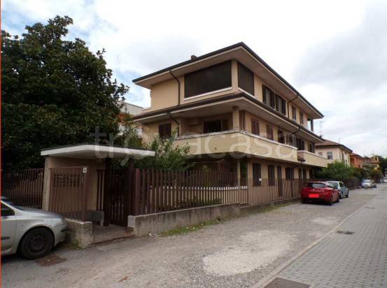 appartamento in vendita a Rho in zona Terrazzano