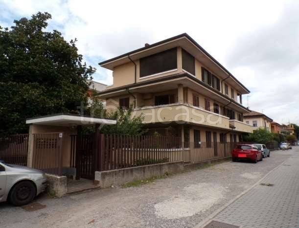 appartamento in vendita a Rho in zona Terrazzano