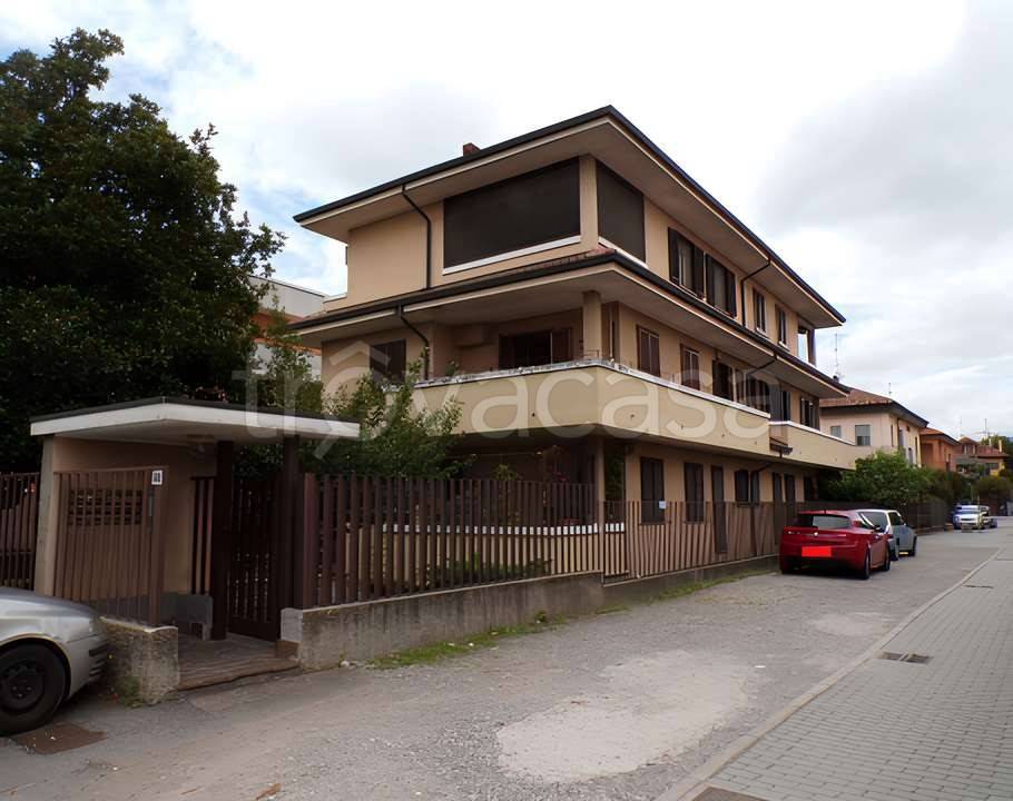 appartamento in vendita a Rho in zona Terrazzano