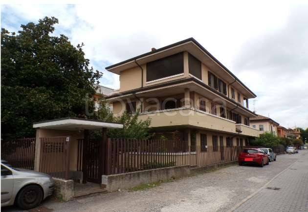 appartamento in vendita a Rho in zona Terrazzano