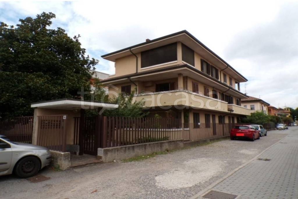 appartamento in vendita a Rho in zona Terrazzano