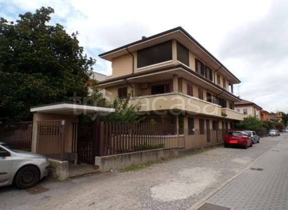 appartamento in vendita a Rho in zona Terrazzano