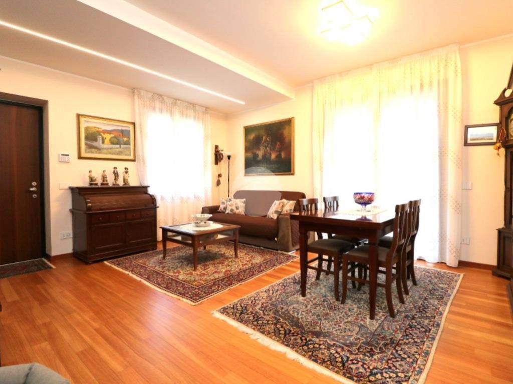 casa indipendente in vendita a Rho