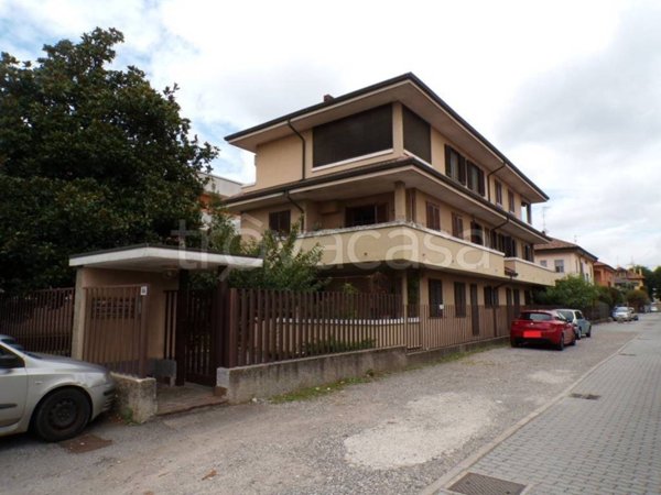 appartamento in vendita a Rho in zona Terrazzano